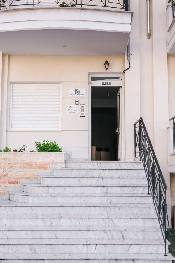 Grand Lux Apartment سيرس المظهر الخارجي الصورة